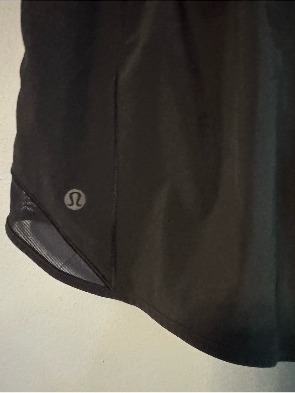 lululemon athletica Women’s Black Athletic Shorts with Mesh Hem Size 6 - Picture 10 of 10
